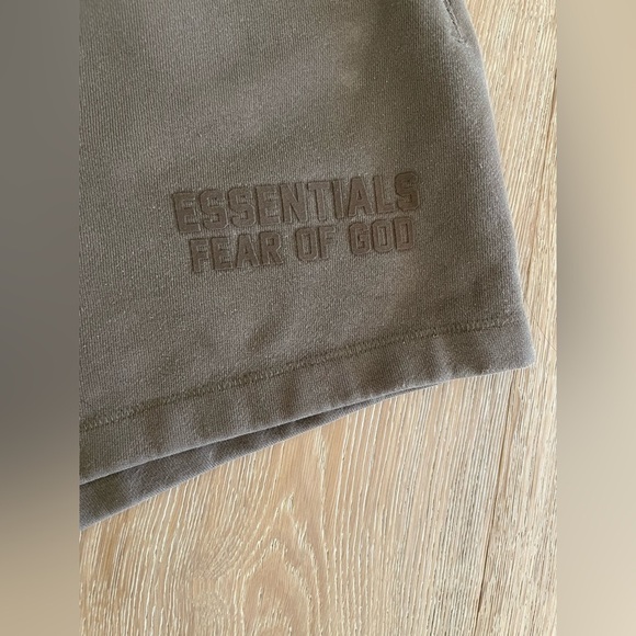 Fear of God Essentials Sweat Shorts Brown Logo Streetwear Gym Mens XS 28" x 6" - Picture 3 of 7
